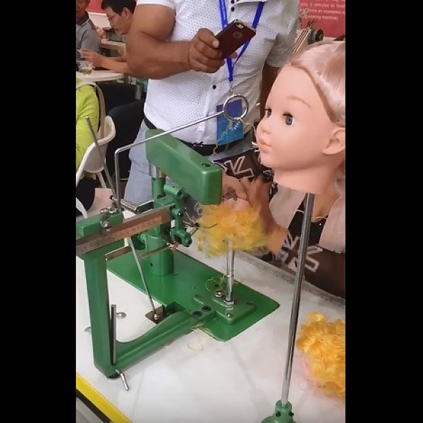 Машина для вшивания волос в кукольную головку
