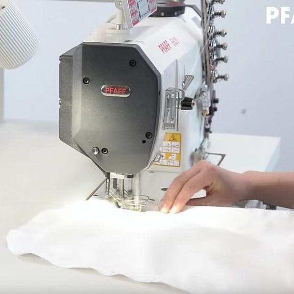 Трехигольная промышленная швейная машина для пошива подушек безопасности PFAFF 5626