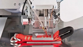 ЧПУ управляемый швейный автомат с системой зажимов для производства крепежных строп DURKOPP ADLER 911-211-2010 1