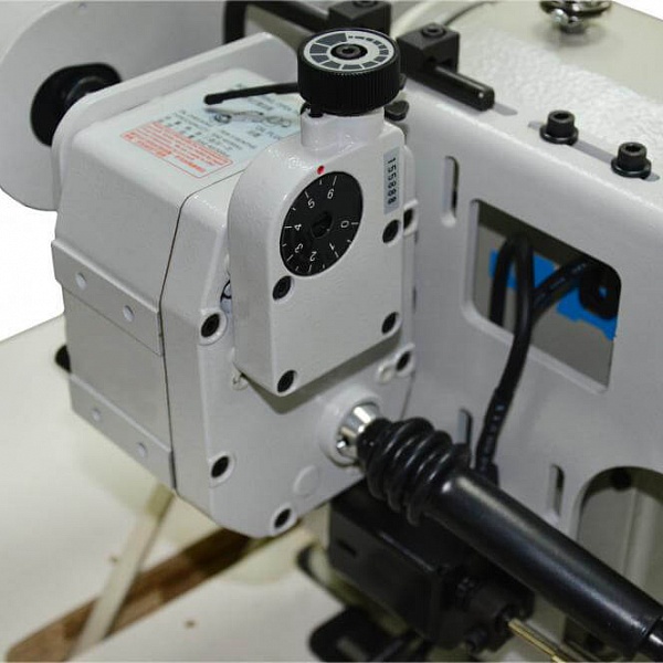 Solution for sewing on a belt based on a two-needle sewing machine with a puller Autosew A-872-SFW 1